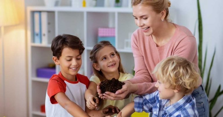 is potting soil safe to play in